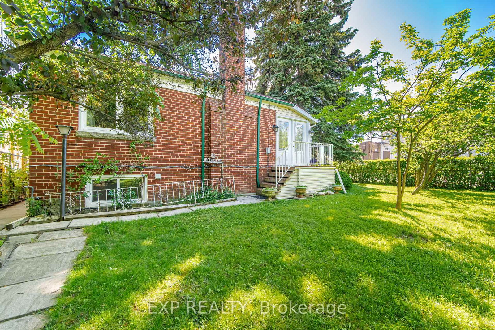 43 Ridgemoor Avenue • Toronto, ON photo 44