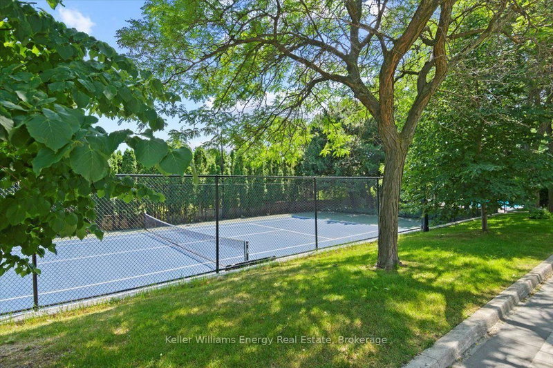 312 - 4727 Sheppard Avenue E
