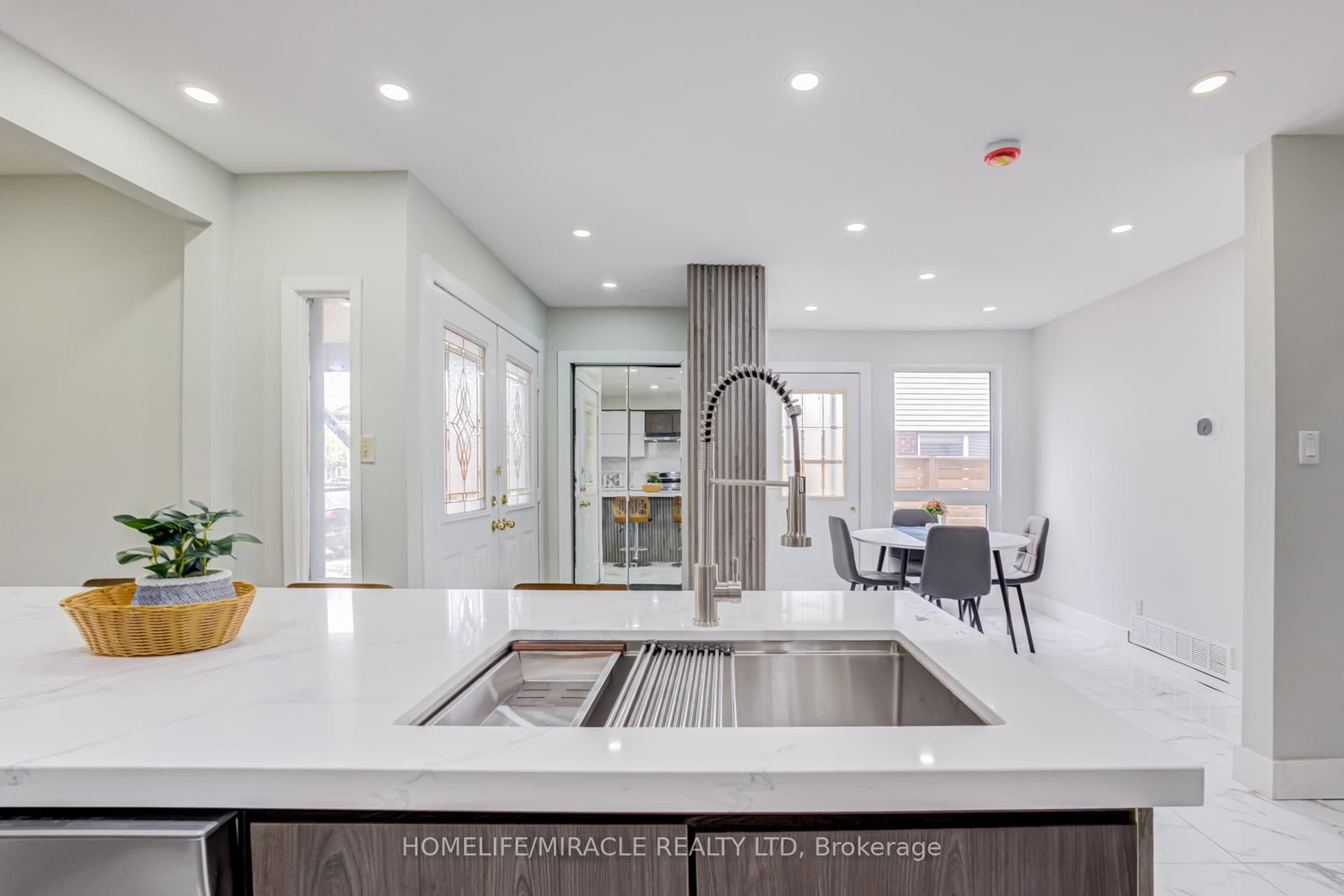 122 Ormond Drive • Oshawa, ON photo 11