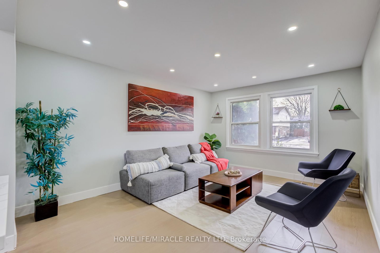 122 Ormond Drive • Oshawa, ON photo 3