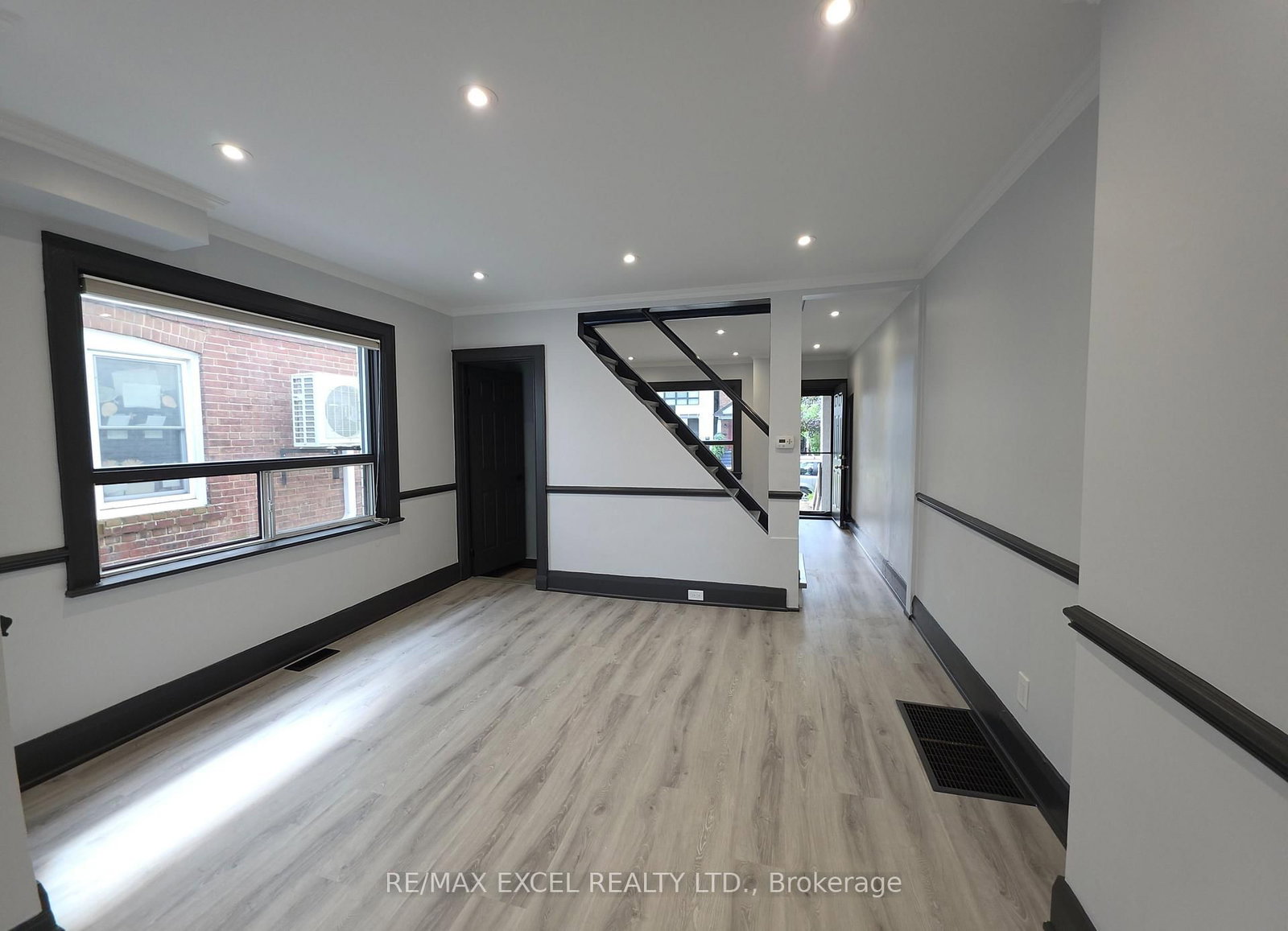 171 Langford Avenue • Toronto, ON photo 15