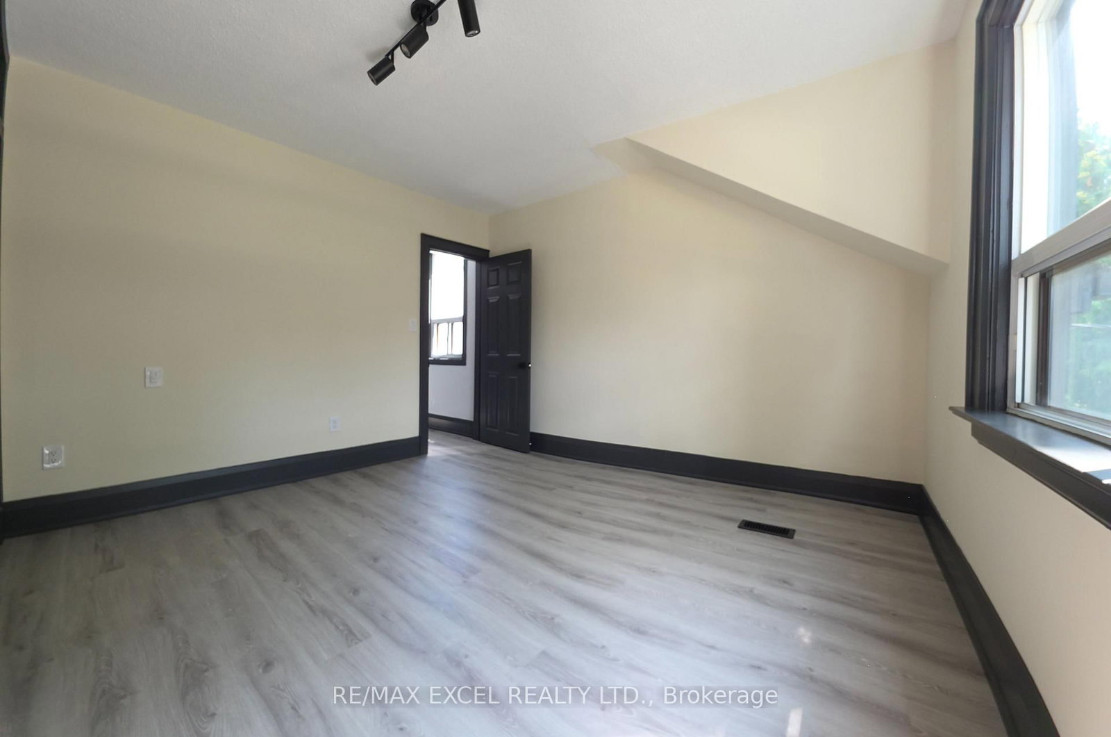 171 Langford Avenue • Toronto, ON photo 23
