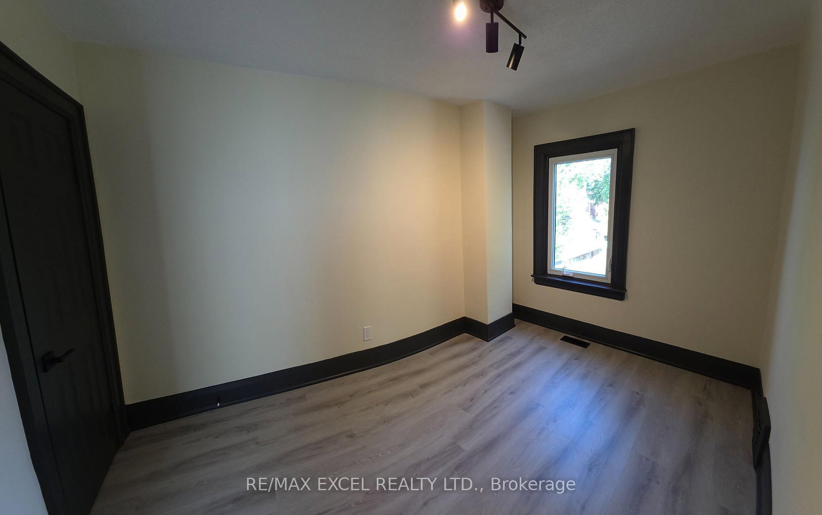 171 Langford Avenue • Toronto, ON photo 25