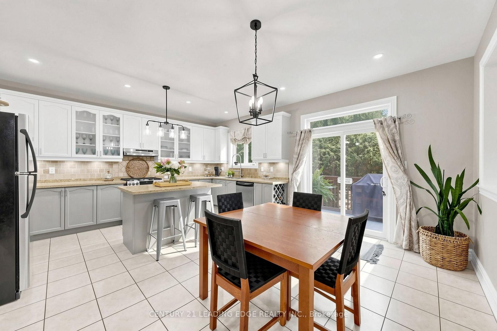 48 Tanis Crescent • Toronto, ON photo 9