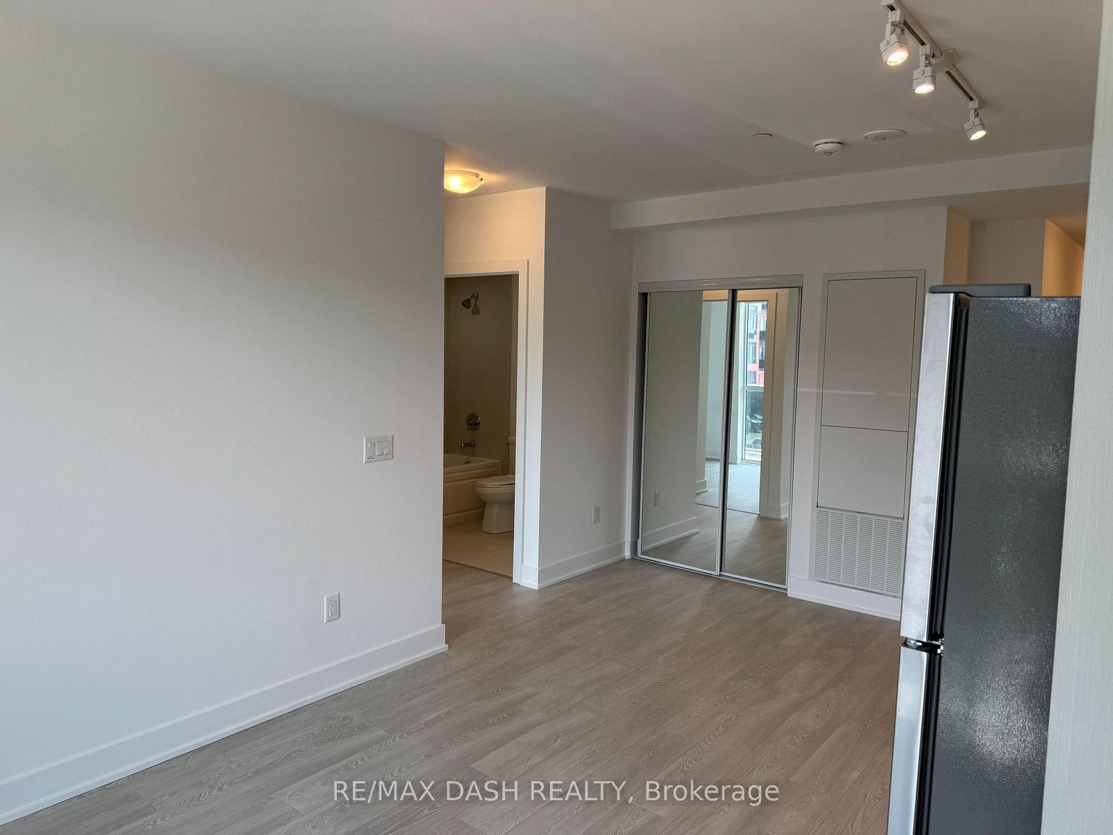 824-2545 Simcoe St, Oshawa, view 9