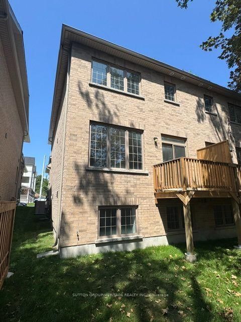 7 Deer Creek Court • Toronto, ON photo 2