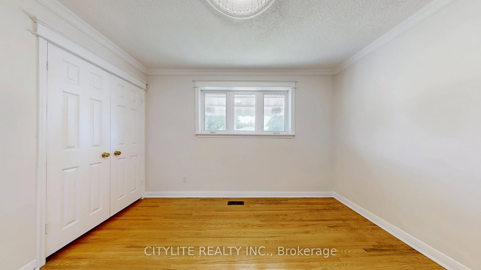 516 Monteith Ave, Oshawa, view 12