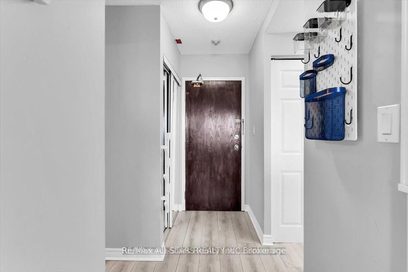 1002 - 711 Rossland Road E