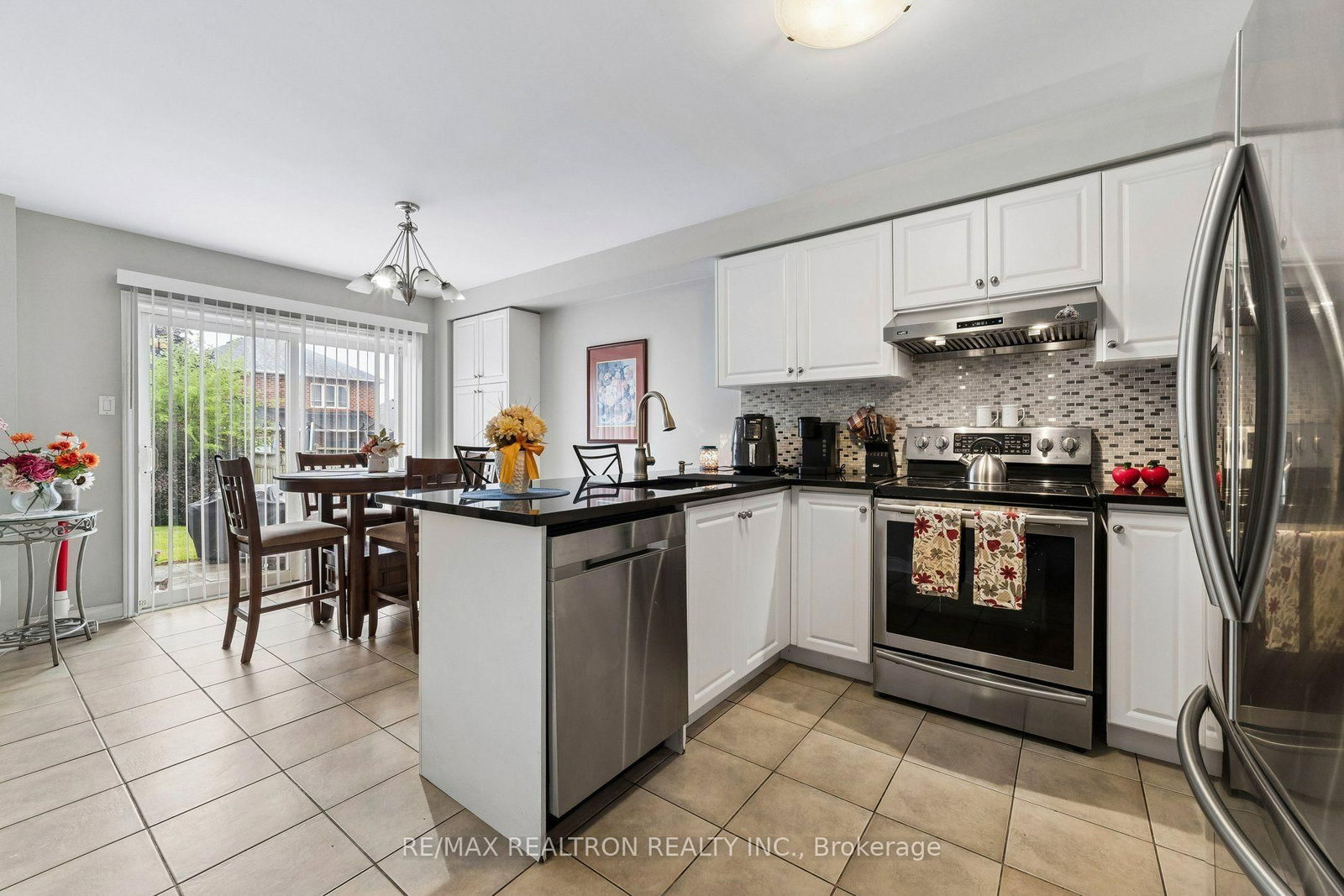 58 Lurosa Cres, Whitby, view 11