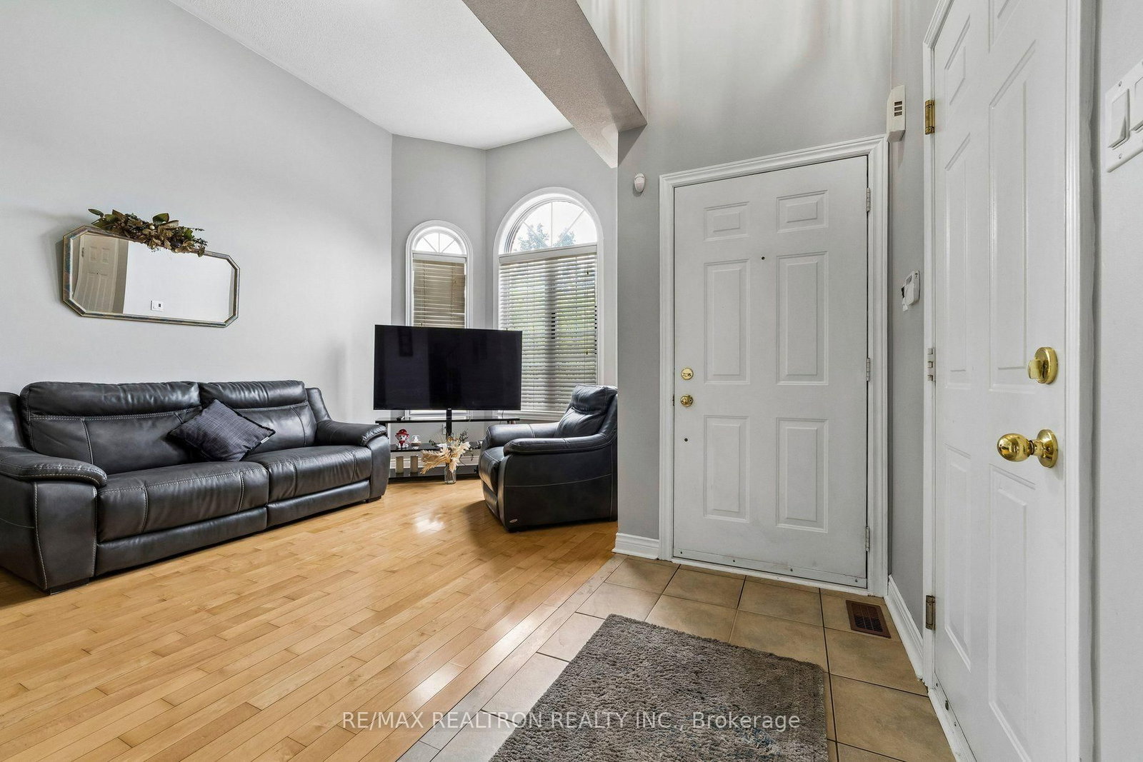 58 Lurosa Cres, Whitby, view 4