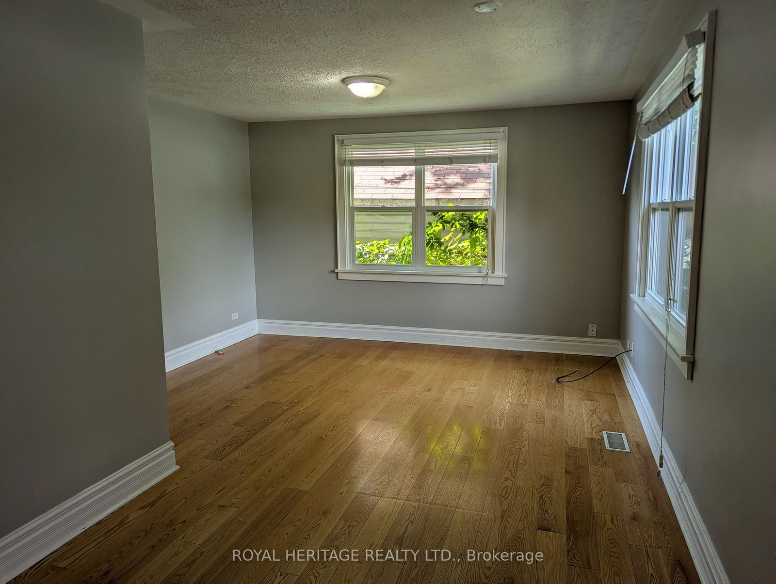 1-951 Dundas St, Whitby, view 10