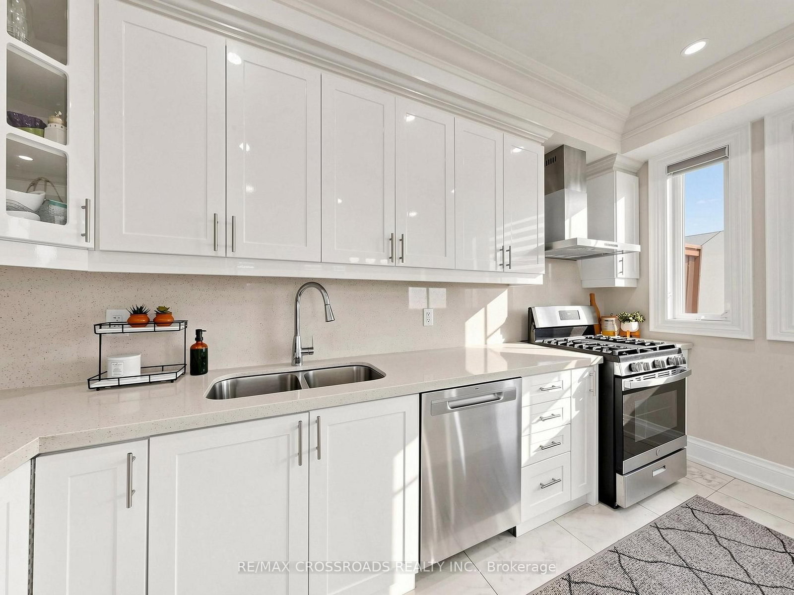 478 Aylesworth Avenue E • Toronto, ON photo 11