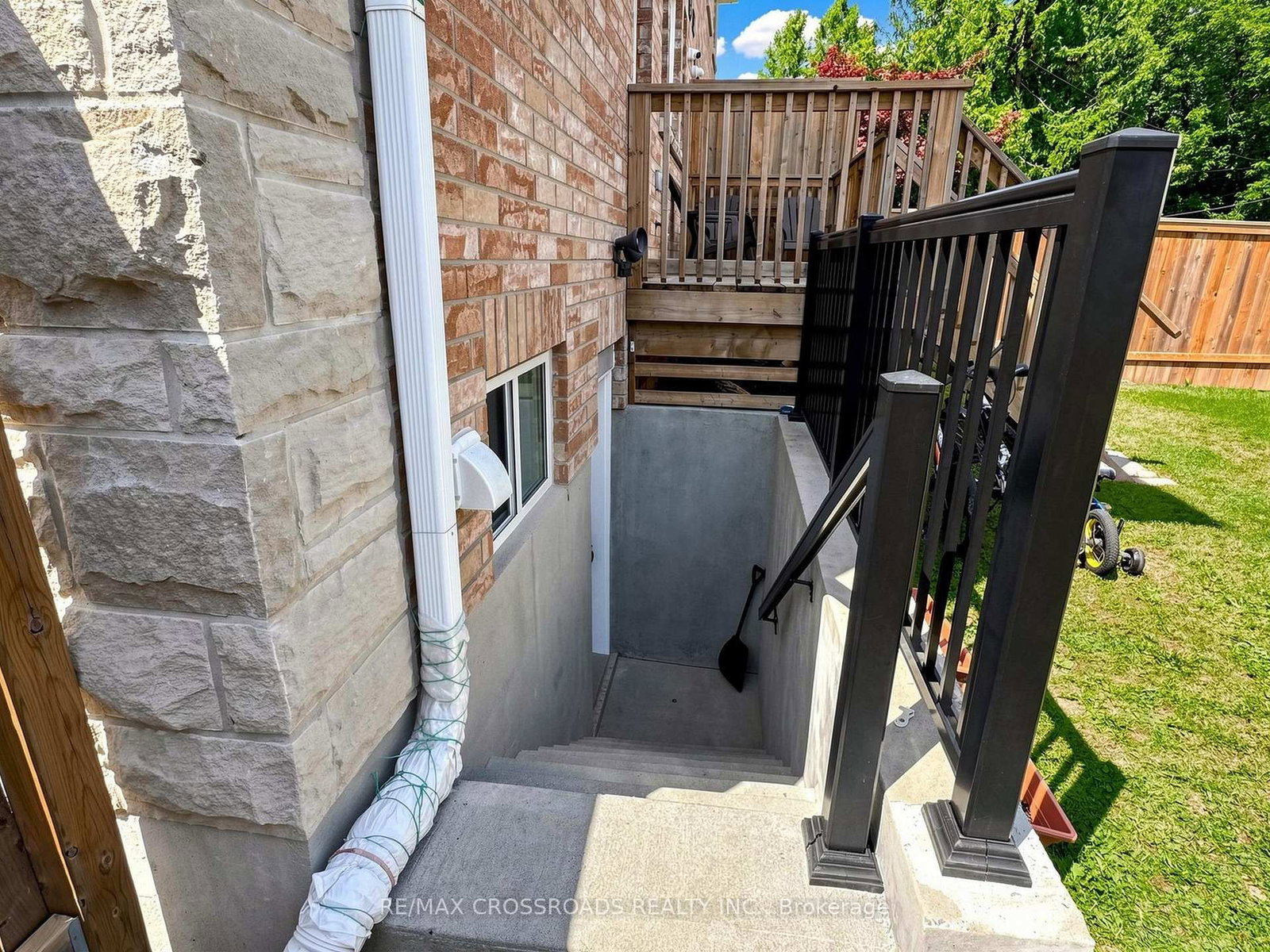 478 Aylesworth Avenue E • Toronto, ON photo 38