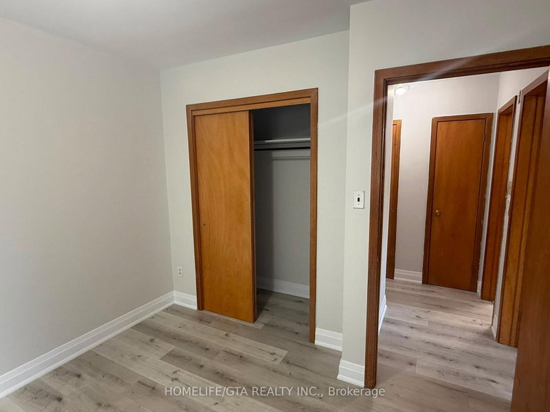 587 Digby Ave photo 4