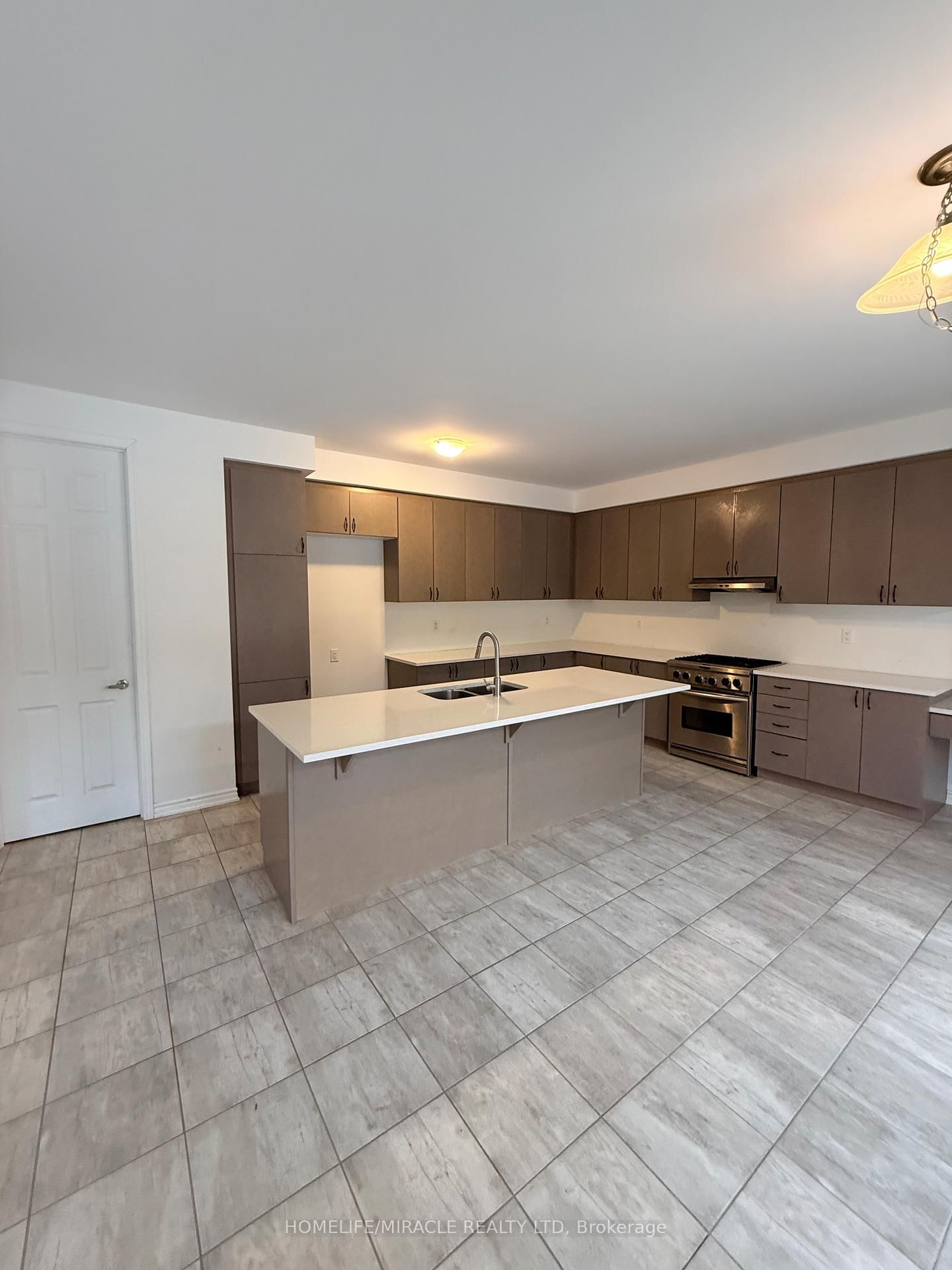 1421 Swallowtail Lane • Pickering, ON photo 11