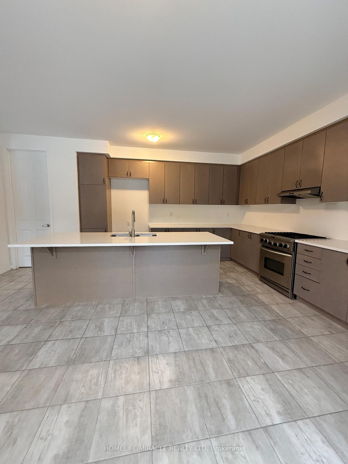 1421 Swallowtail Lane • Pickering, ON photo 12