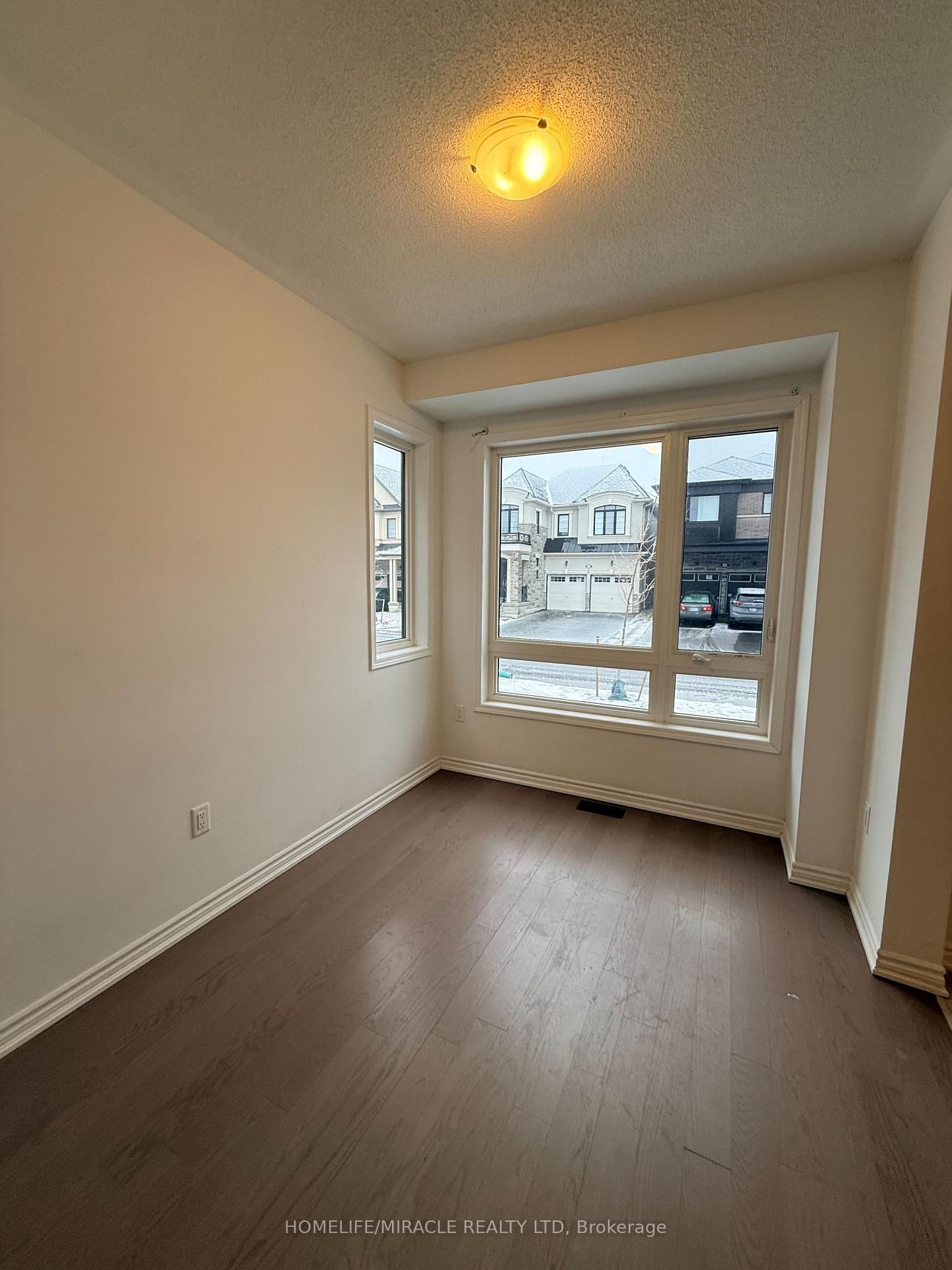 1421 Swallowtail Lane • Pickering, ON photo 6