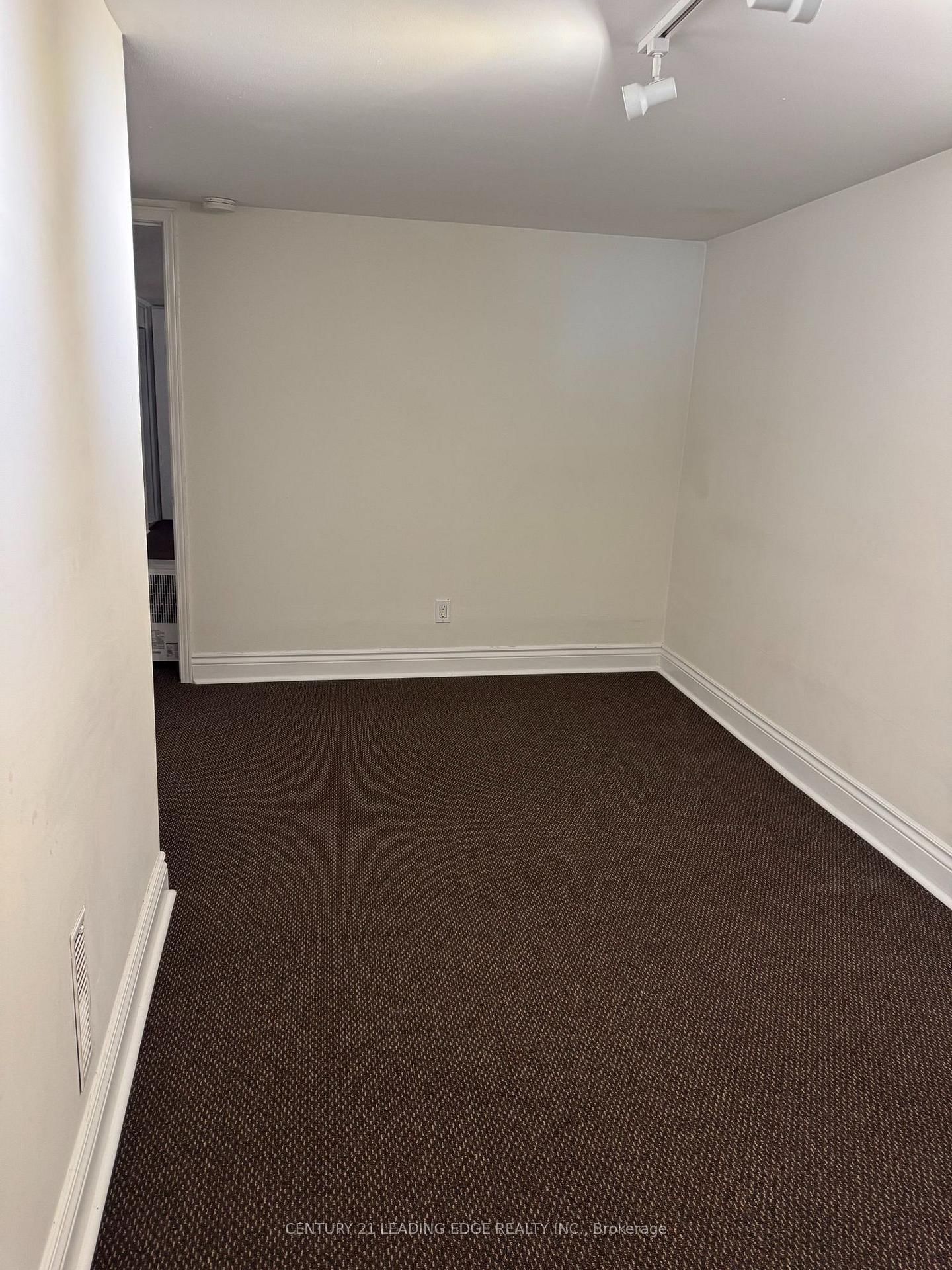 293 Oshawa Blvd, Oshawa, view 11
