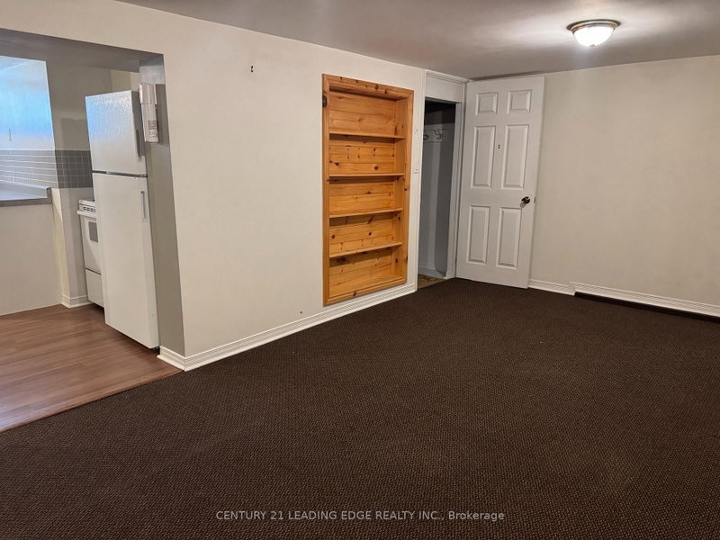 293 Oshawa Boulevard N