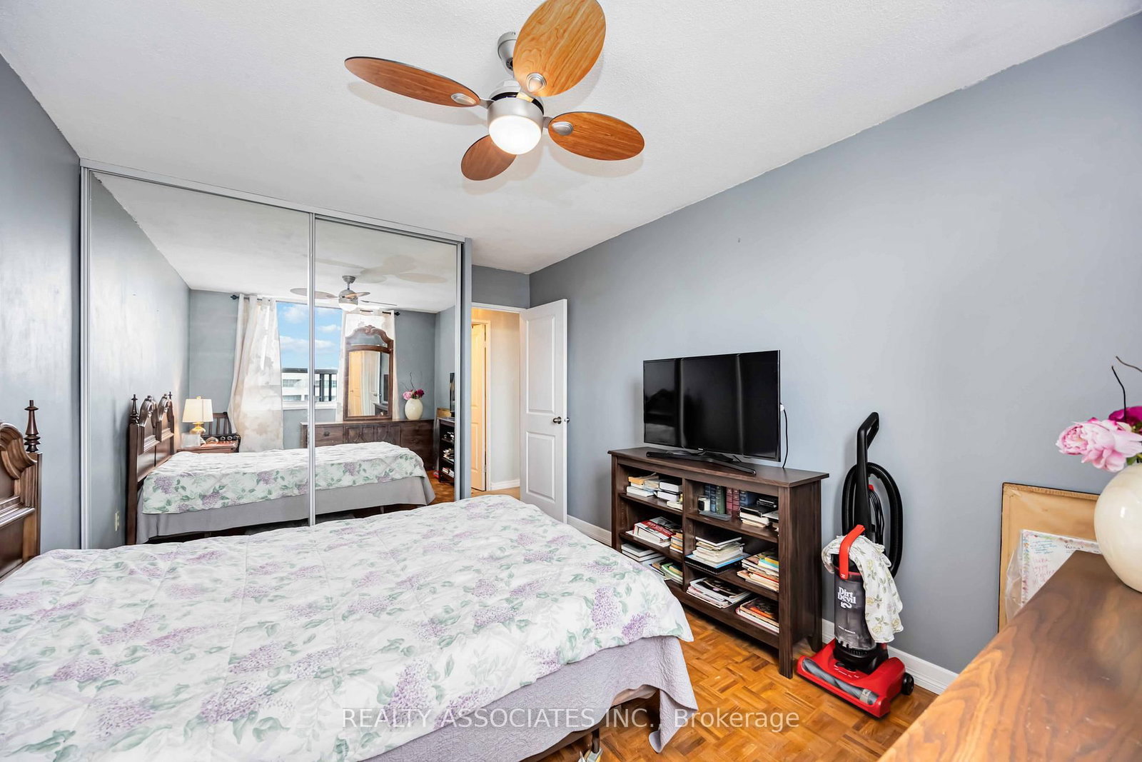 180 Markham Road • #811 • Toronto, ON photo 10