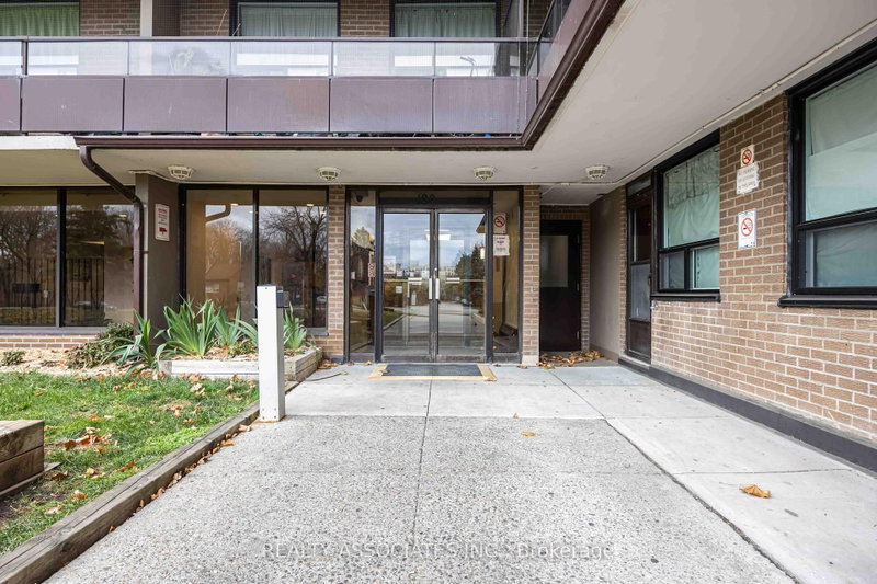 811 - 180 Markham Road