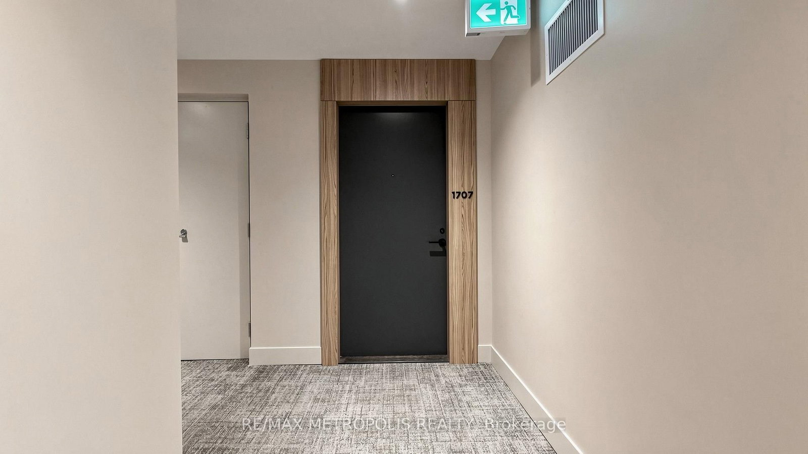 #1707-1606 Charles St, Whitby, view 10