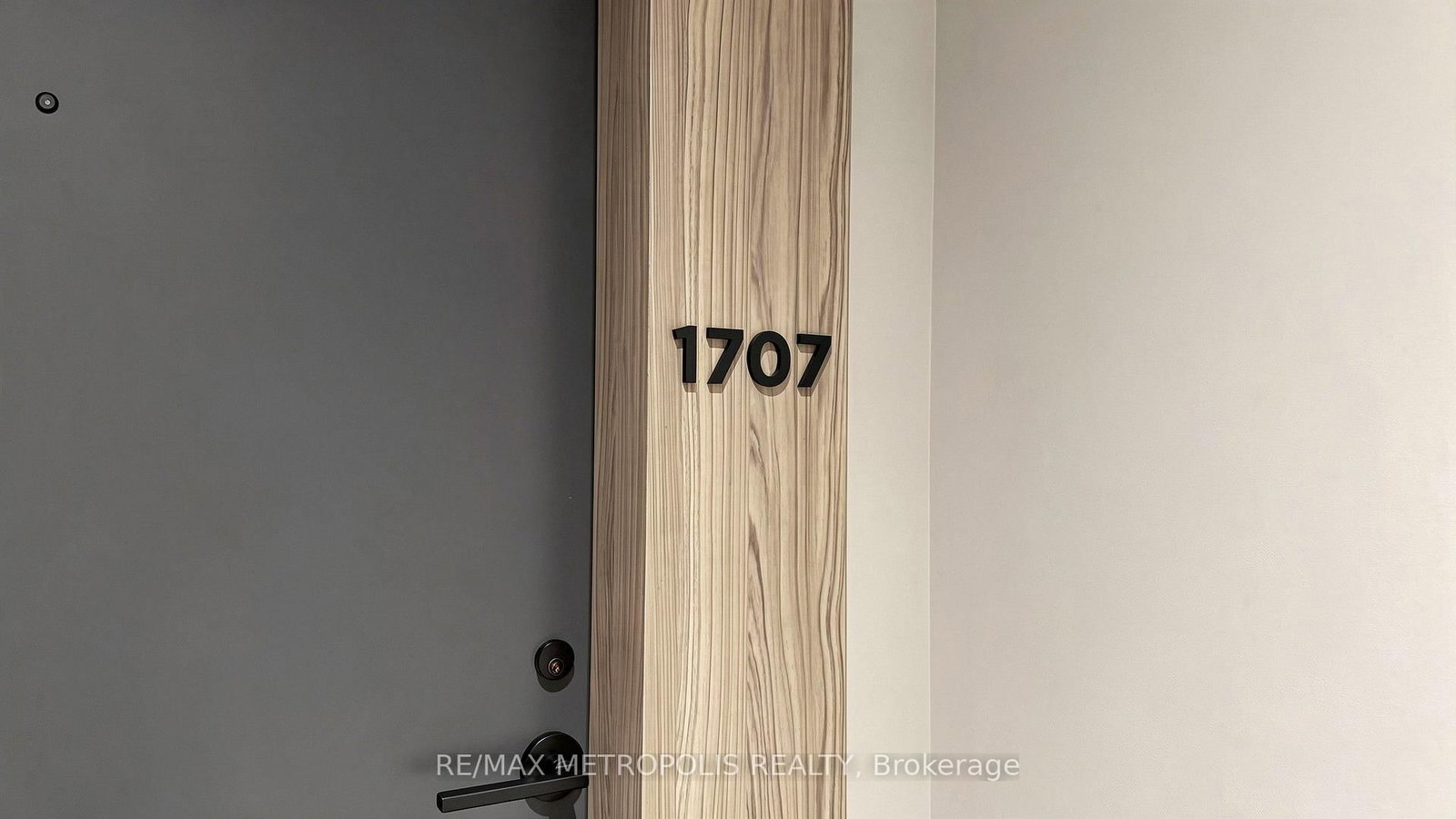 #1707-1606 Charles St, Whitby, view 11