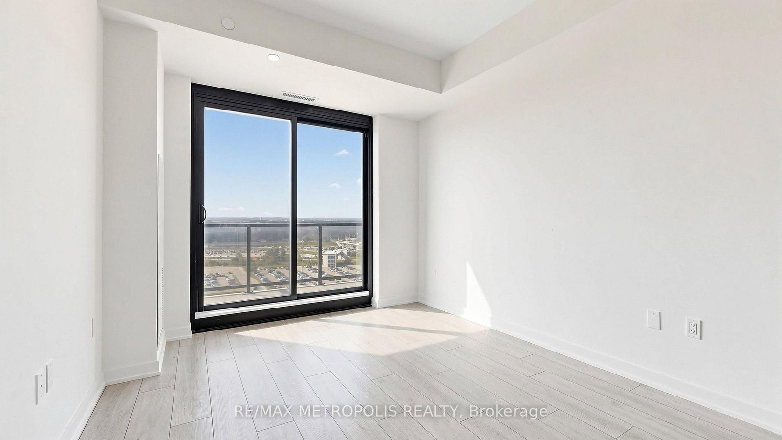 #1707-1606 Charles St, Whitby, view 12
