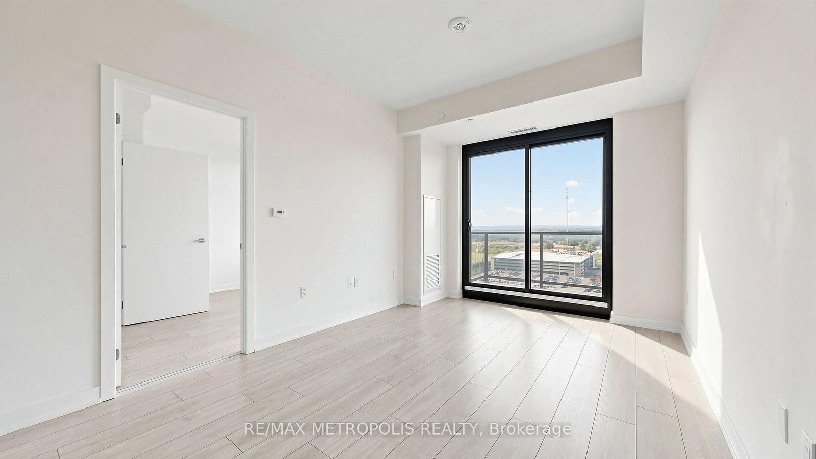 #1707-1606 Charles St, Whitby, view 14