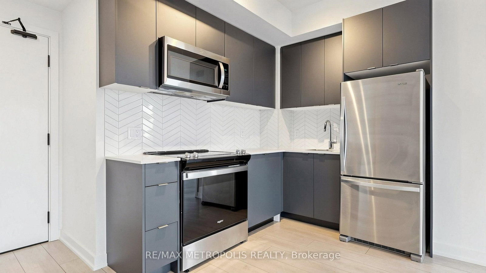 #1707-1606 Charles St, Whitby, view 16