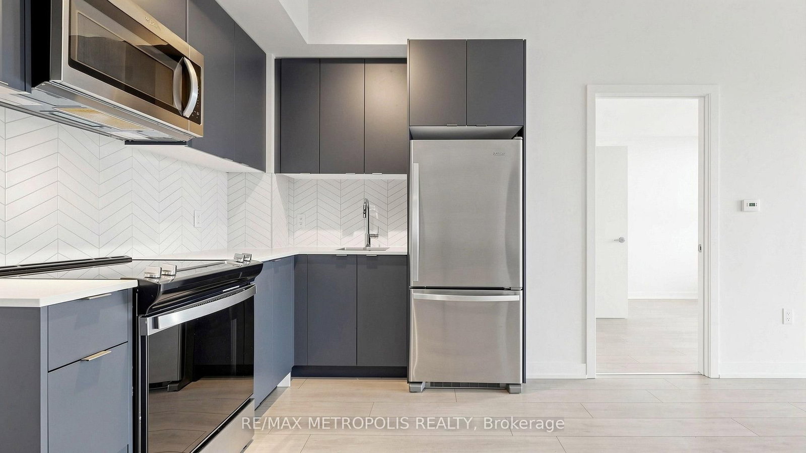 #1707-1606 Charles St, Whitby, view 18