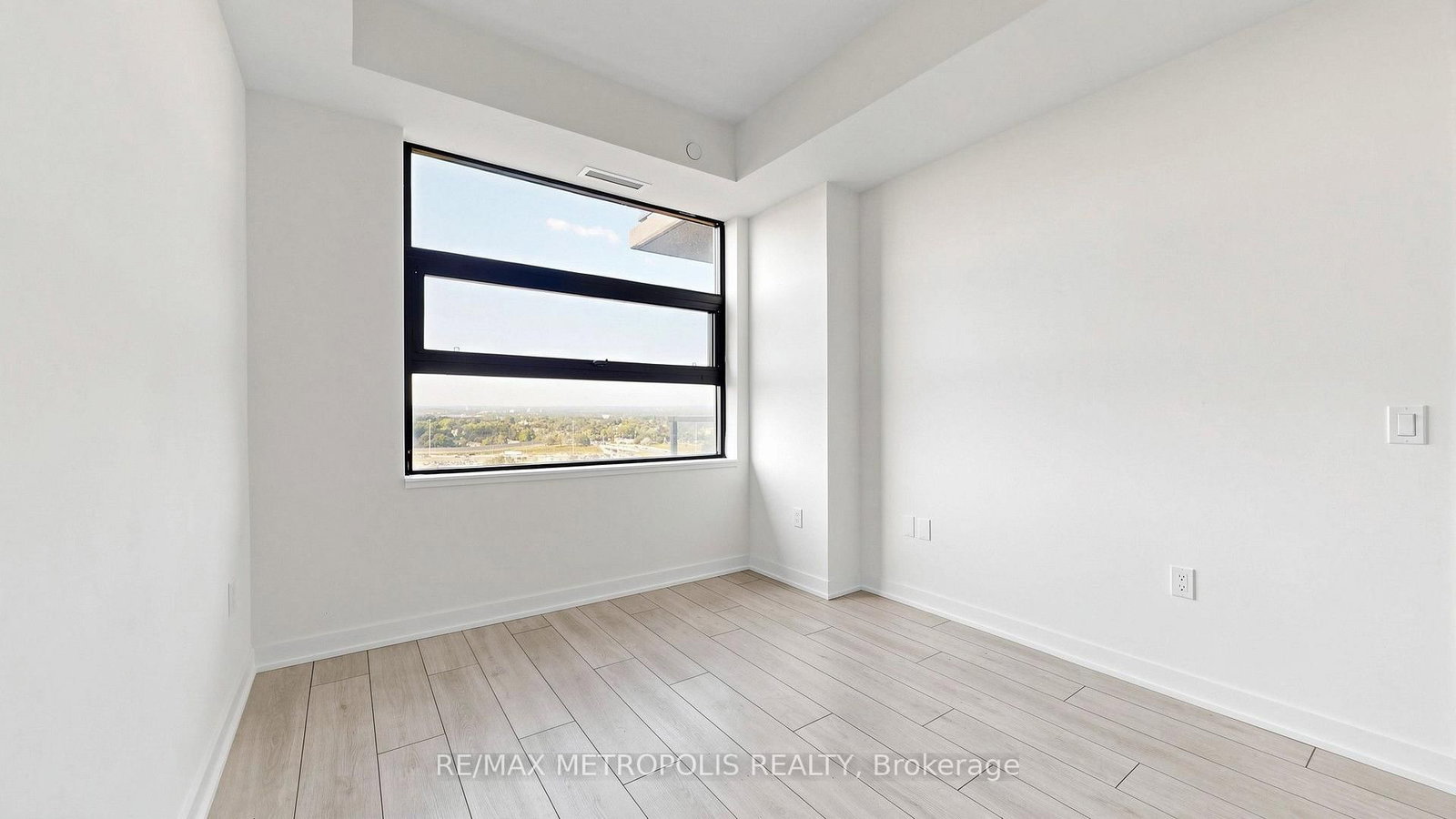 #1707-1606 Charles St, Whitby, view 21