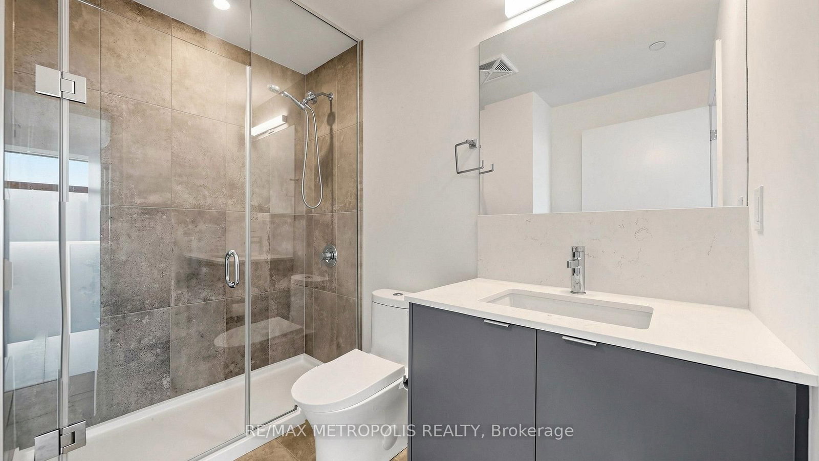 #1707-1606 Charles St, Whitby, view 24