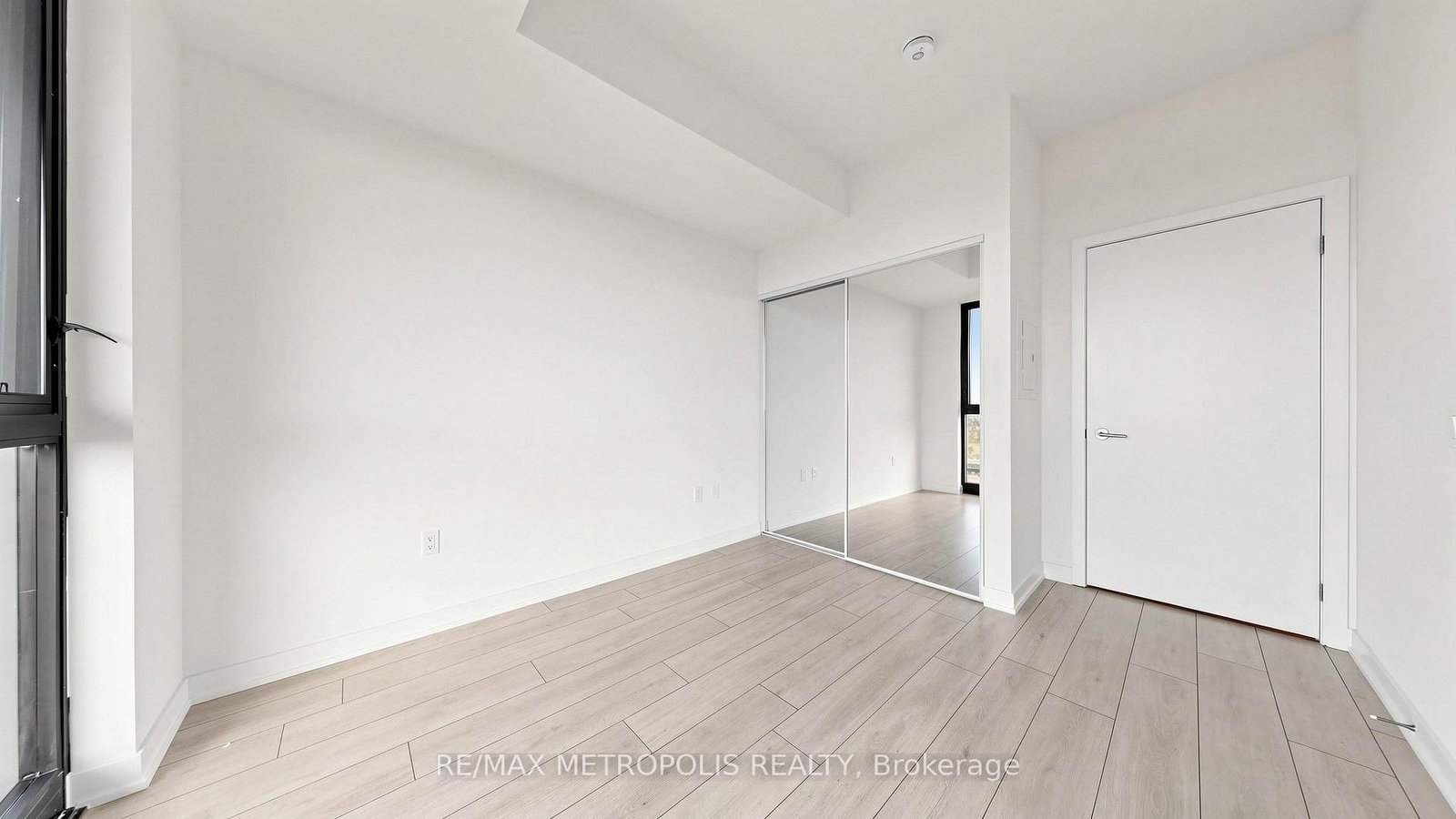 #1707-1606 Charles St, Whitby, view 27