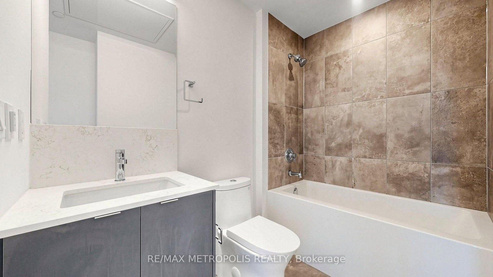 #1707-1606 Charles St, Whitby, view 31