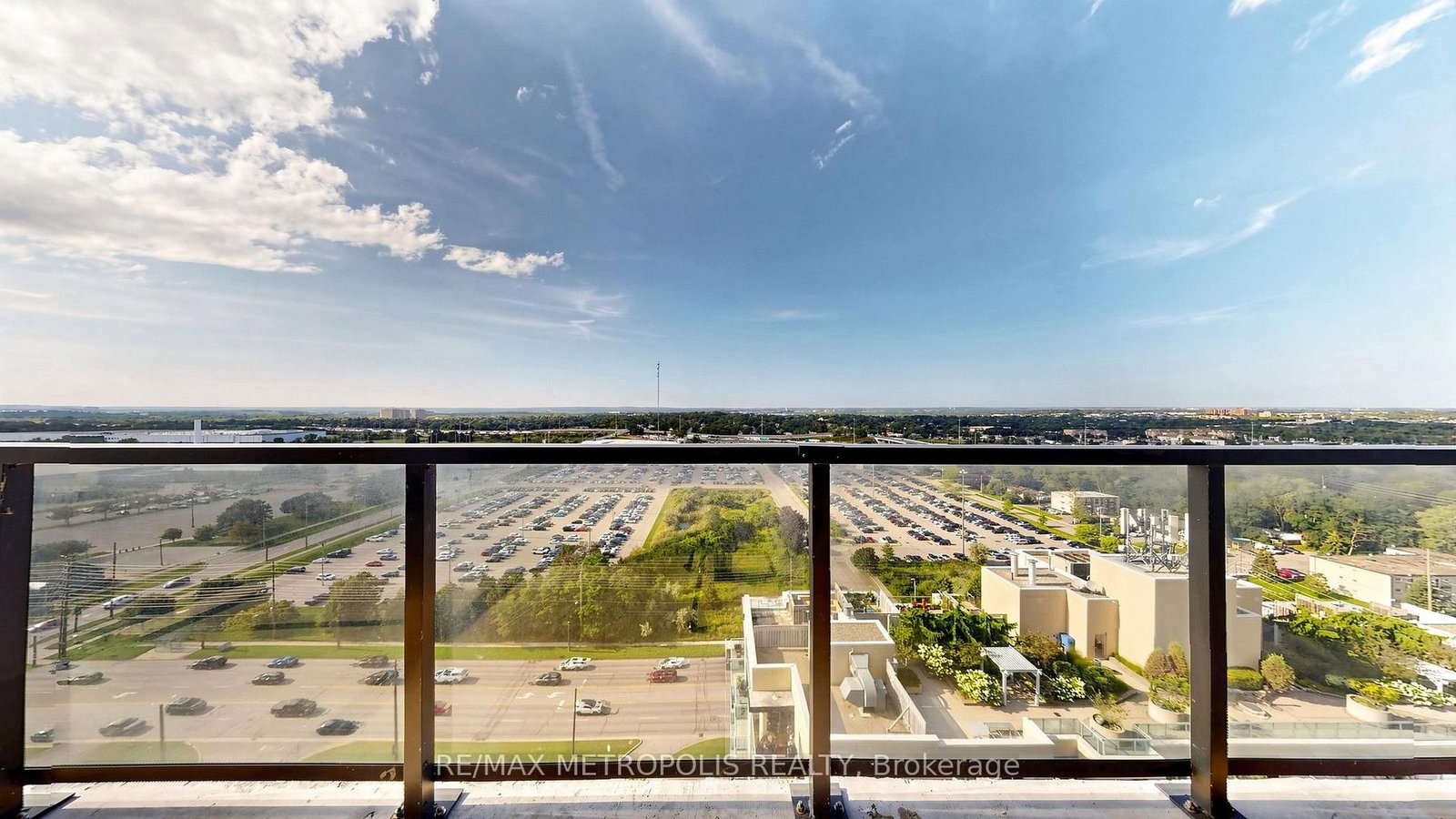 #1707-1606 Charles St, Whitby, view 36