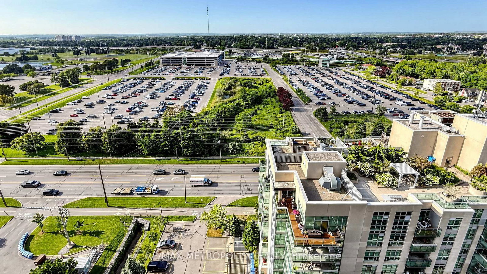 #1707-1606 Charles St, Whitby, view 40