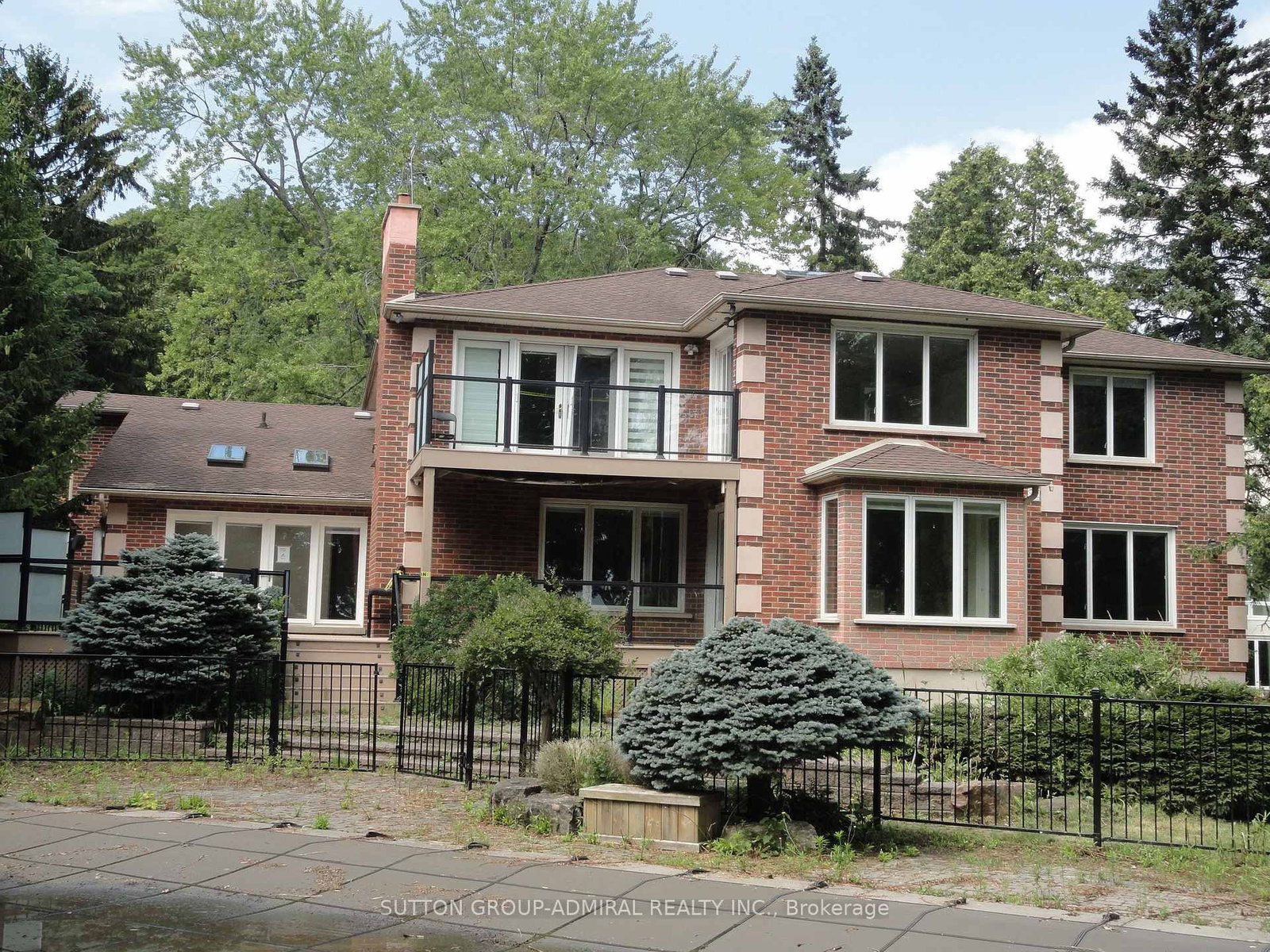 48 Meadowcliffe Drive • Toronto, ON photo 4