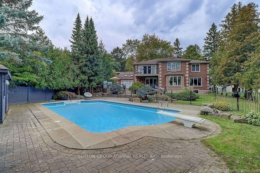 48 Meadowcliffe Drive • Toronto, ON photo 9