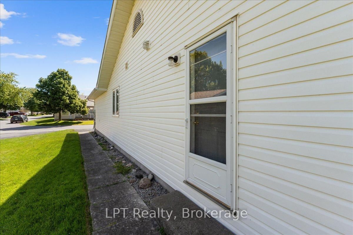 5 Niagara Trail • Clarington, ON photo 32