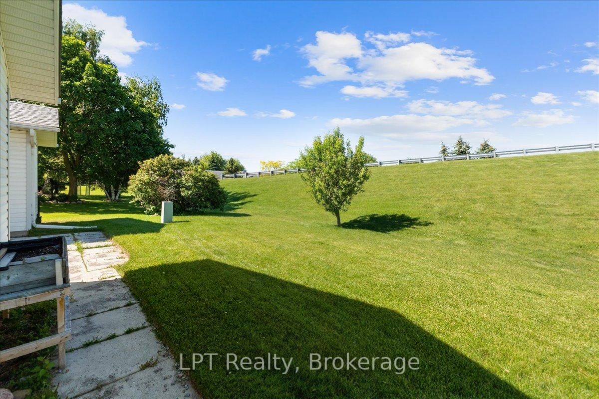 5 Niagara Trail • Clarington, ON photo 33