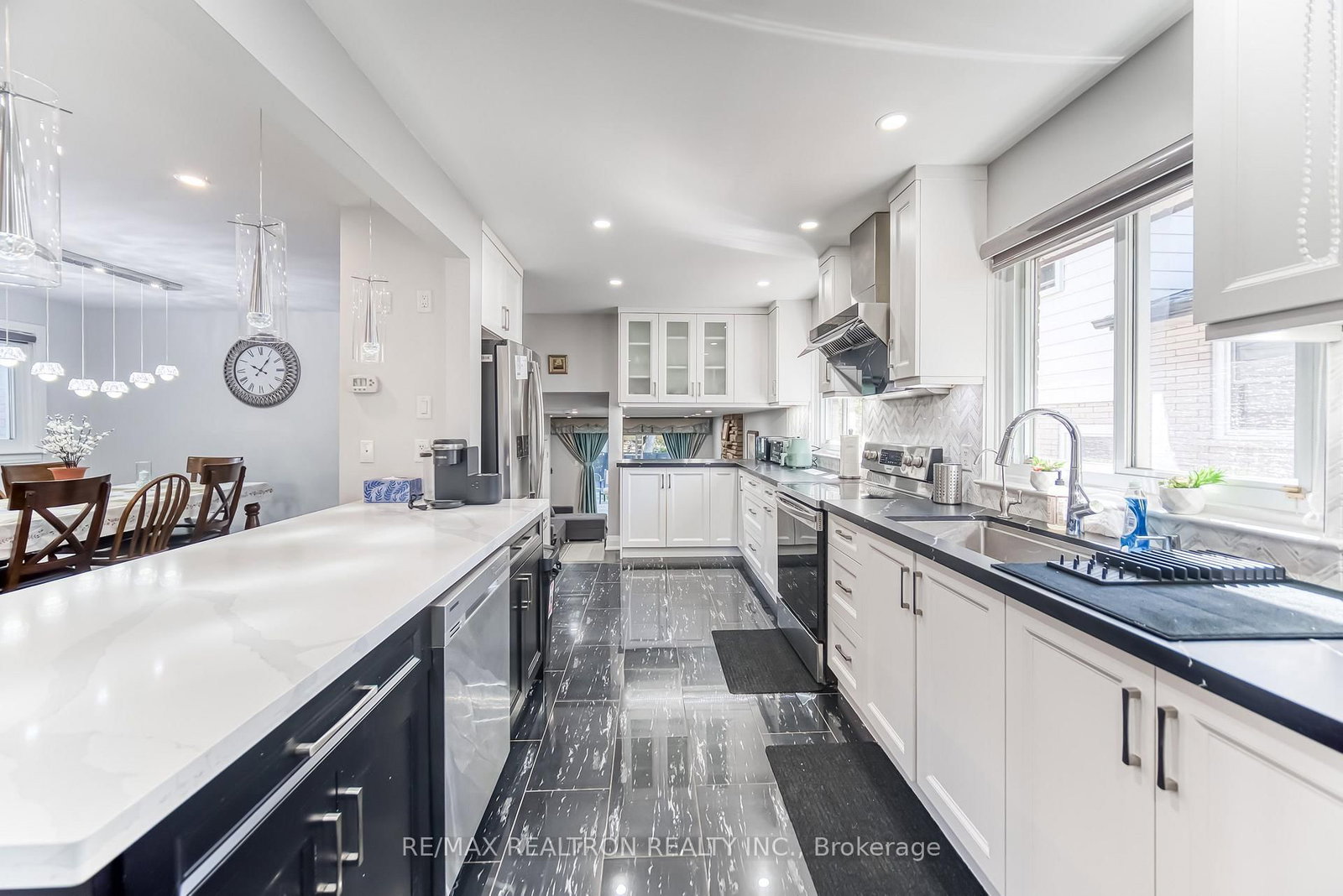 157 Darlingside Drive • Toronto, ON photo 6