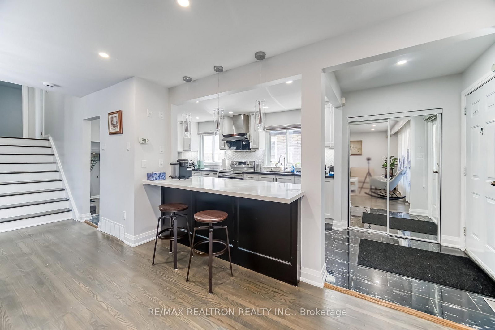 157 Darlingside Drive • Toronto, ON photo 9