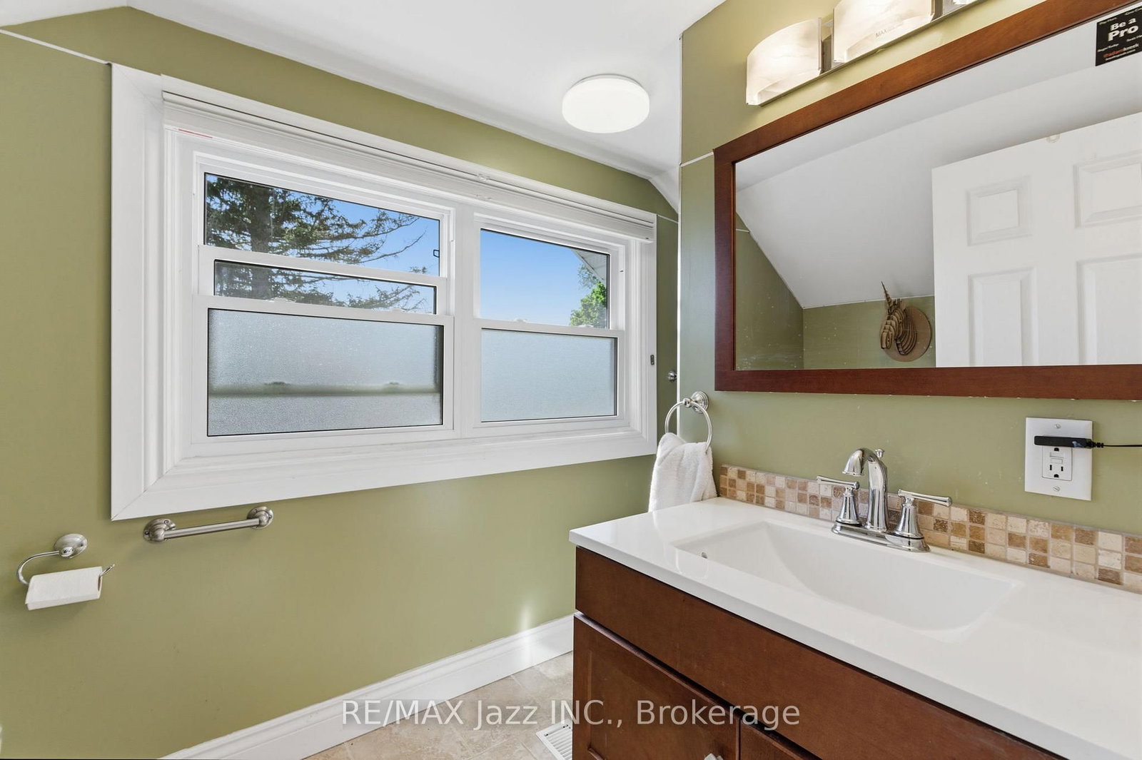 72 Cadillac Ave, Oshawa, view 36