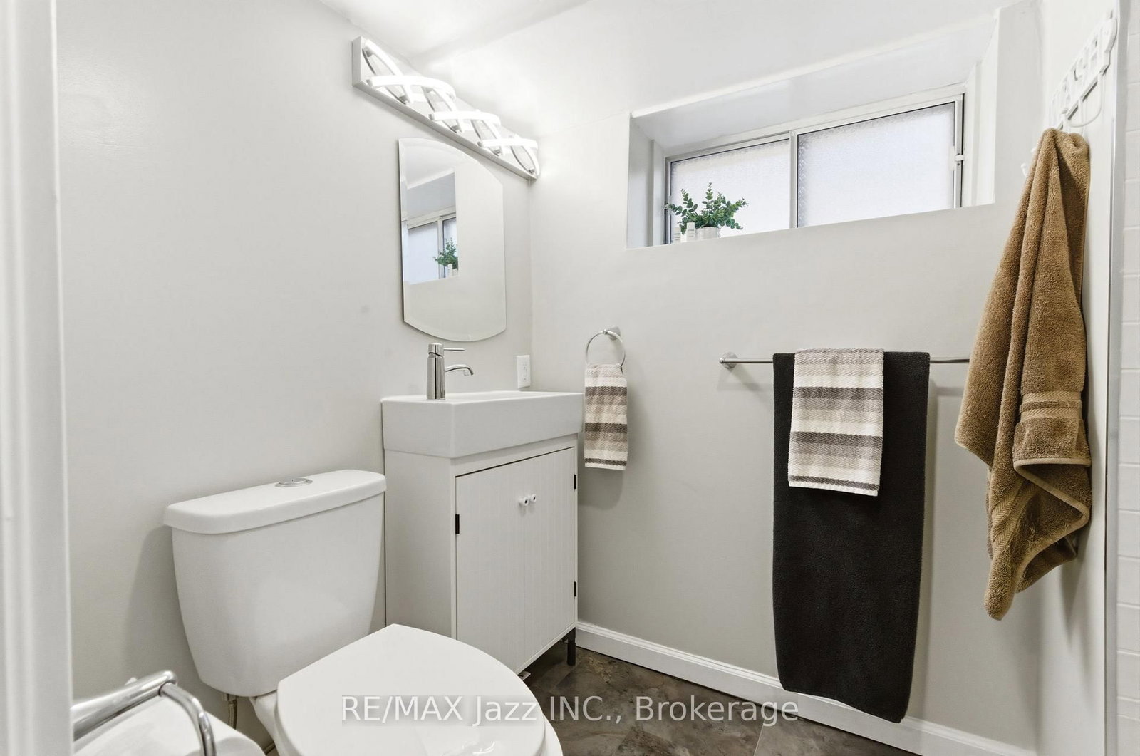 72 Cadillac Ave, Oshawa, view 42