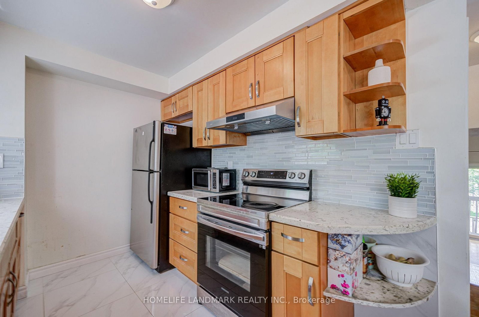 6 Thunder Grove • Toronto, ON photo 12