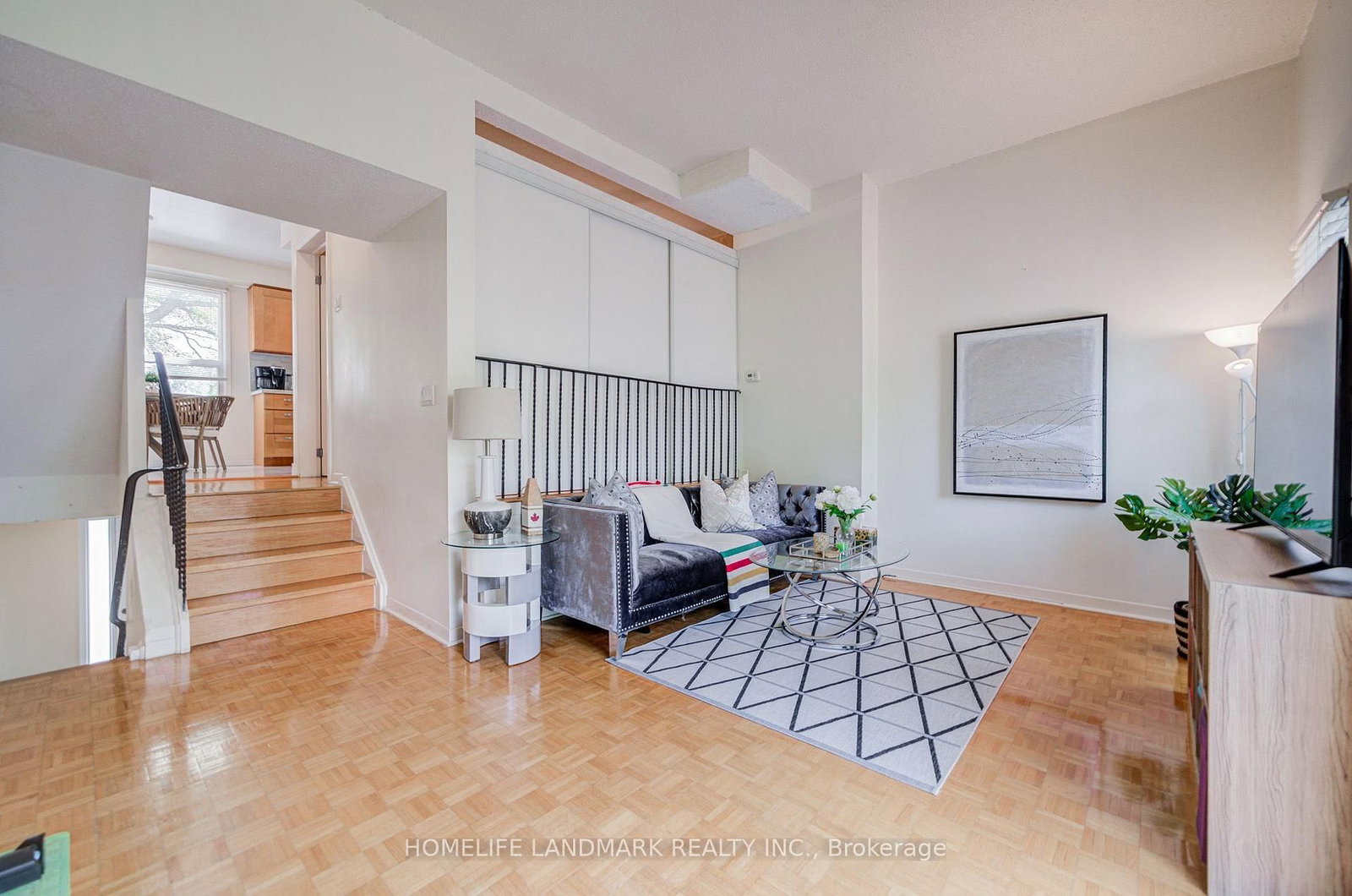 6 Thunder Grove • Toronto, ON photo 4