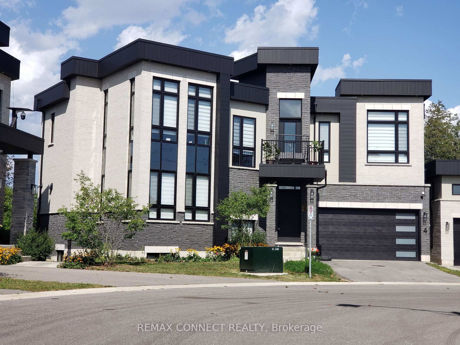 4 Tidmarsh Lane • Ajax, ON photo 1