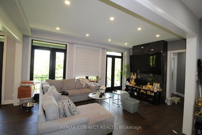 4 Tidmarsh Lane • Ajax, ON photo 4