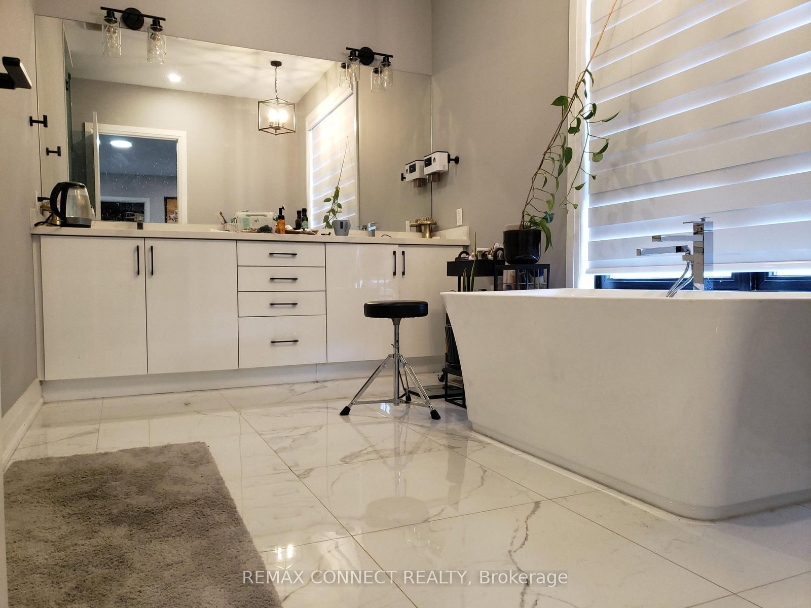 4 Tidmarsh Lane • Ajax, ON photo 5